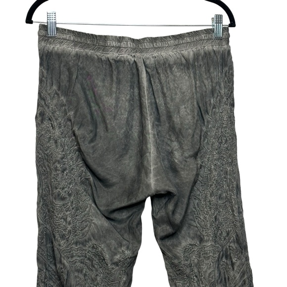 Johnny Was Pete & Greta Gray Wash Embroidered Pull on Pants Medium - Picture 6 of 11